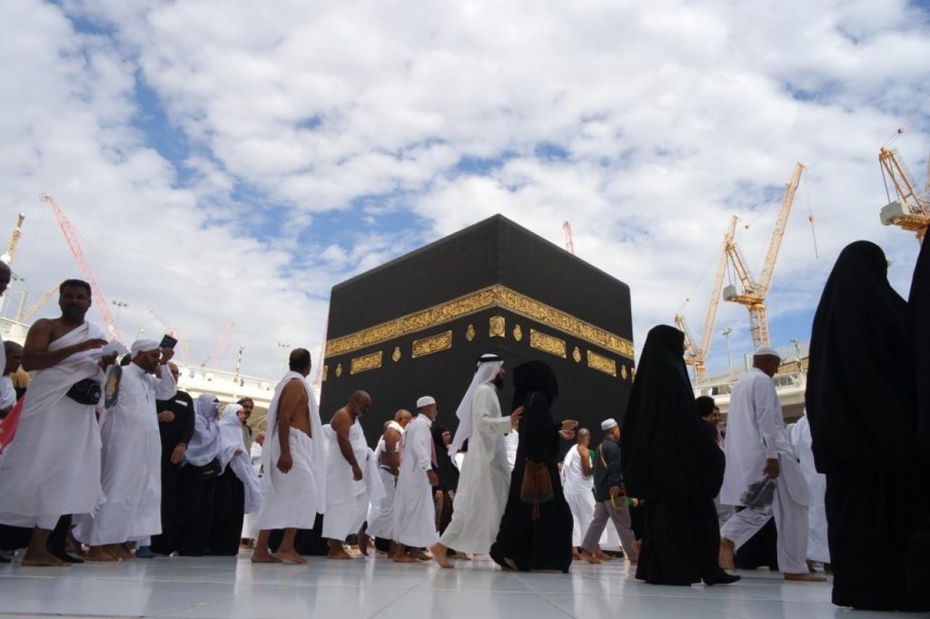 badal umroh adalah ibadah pengganti tips umroh pertama kali jamaah umroh di Masjidil Haram travel badal umroh terpercaya